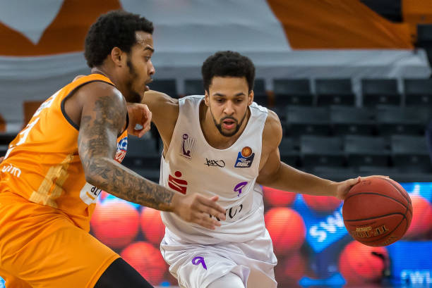 年龄的年轻 年龄的年轻